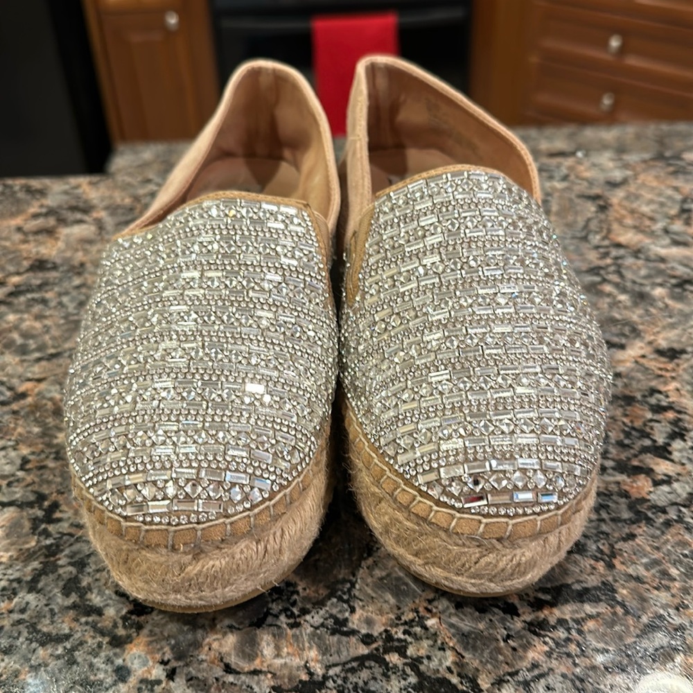 Super cute Steve Madden slip ons!